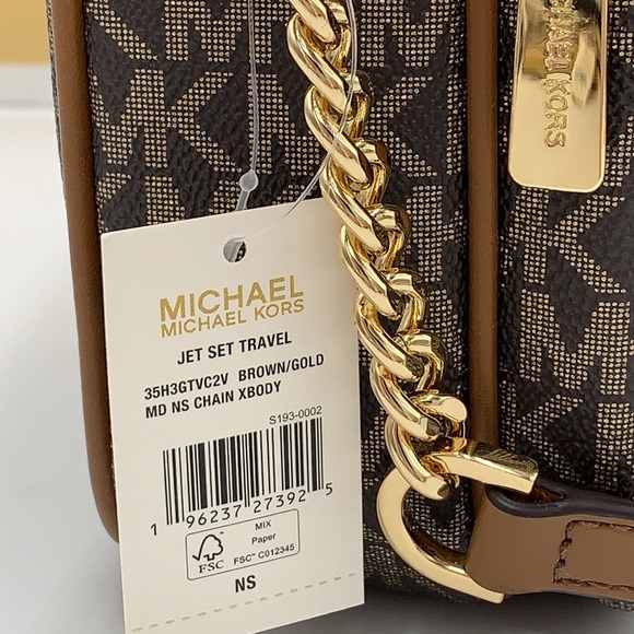 MICHAEL KORS
Jet Set Travel Medium Signature Logo Crossbody Bag
COLOR BR… - Picture 9 of 14